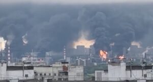 Moskvaya kütləvi dron hücumu: neft zavodunda şiddətli yanğın başlayıb, magistral yollar bağlanıb, aeroportların fəaliyyəti dayandırılıb