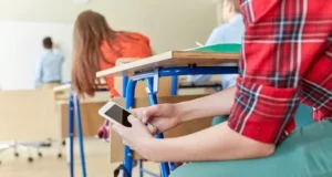 Azərbaycanda orta məktəblərdə internetə çıxış məhdudlaşdırılıb