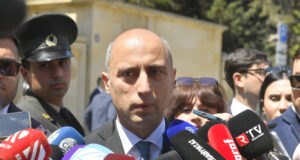 40 nəfərlik “konveyer”: məktəblərdəki şagird sıxlığı, nəzarətçiyə çevrilmiş müəllimlər və ildən-ilə keyfiyyətsizləşən təhsil