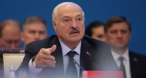 Lukaşenko Müstəqillik Günü ərəfəsində 32 məhbusu əfv edib