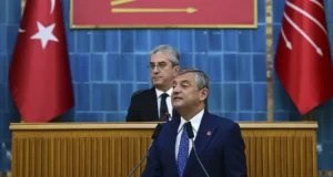 Özgür Özəl CHP-nin parlament fraksiyasıyla vidalaşdı: “Yeni partiyamızı qururuq”