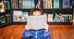 Mütaliəyə görə mükafat: Sinqapurda gündə 15 dəqiqə kitab oxuyanlar virtual sikkə qazanacaqlar