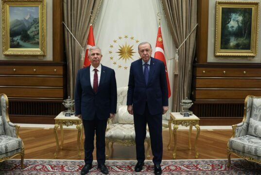 Təhlükəsiz tərəfsizlik: Mansur Yavaş CHP-dən istefa verdi